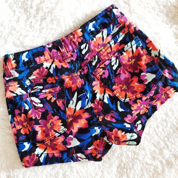 SO High Waisted Floral Shorts - Picture 5 of 5